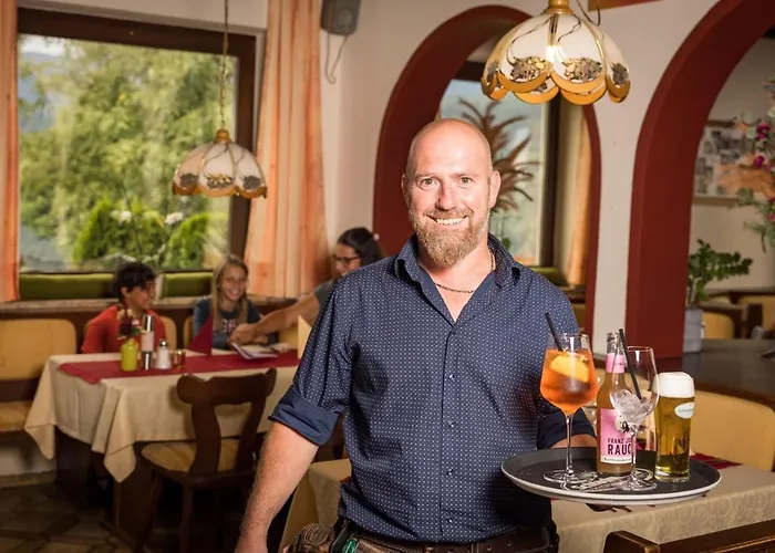 帕里恩特酒店 斯拉德明