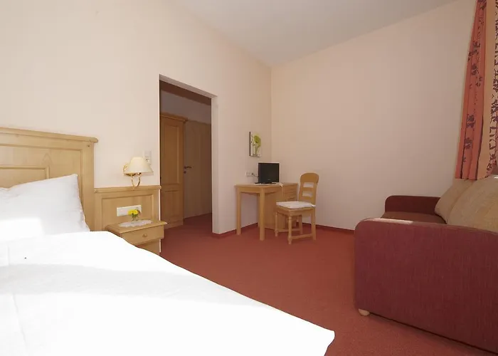 帕里恩特酒店 3*